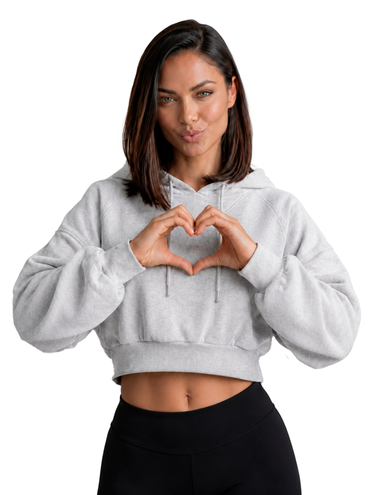 Modelo haciendo un corazón con las manos